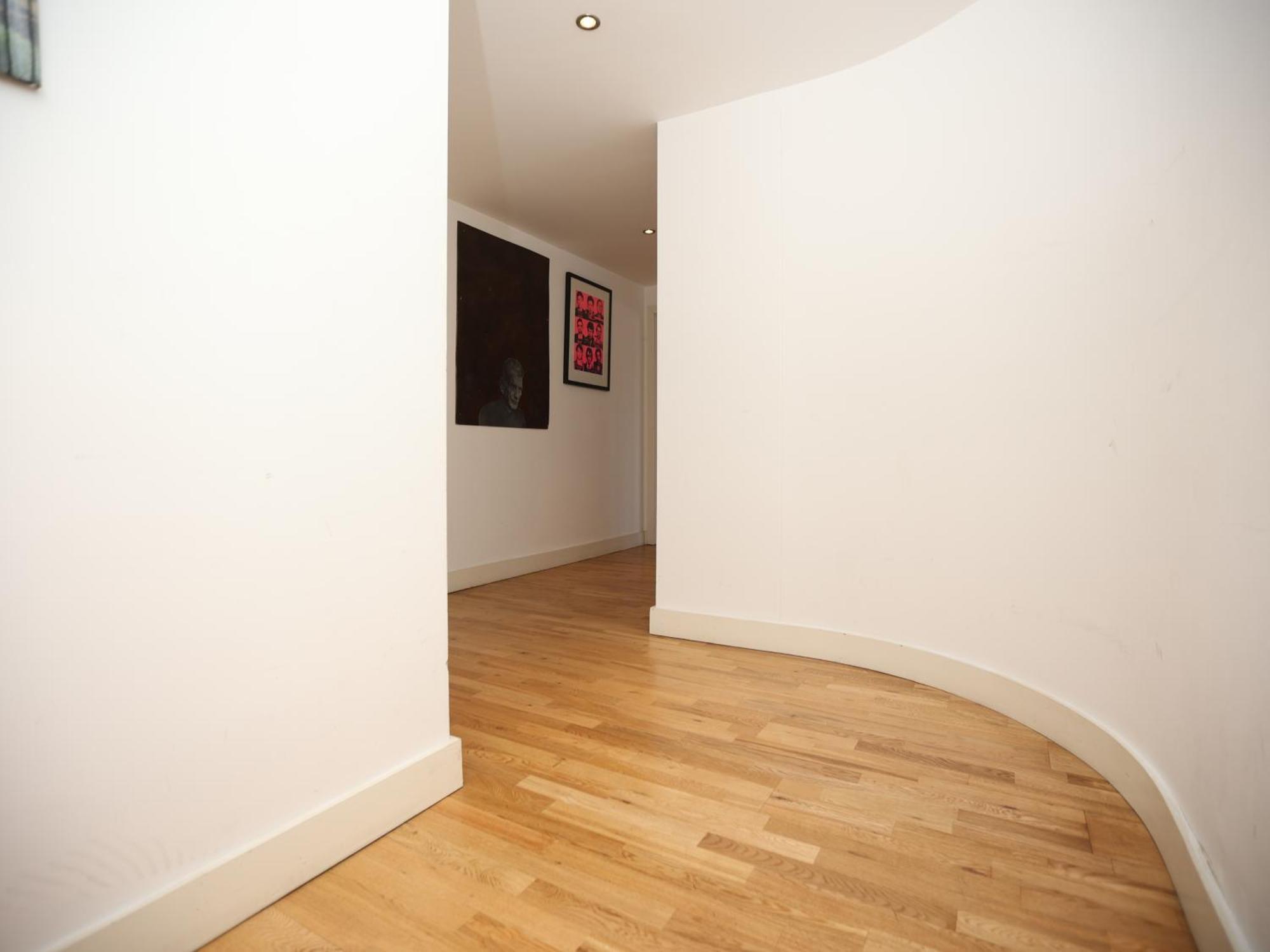 Bs2 Loft By N And N Ltd, Great Location Close To Cabot Circus, Centre And Hospital, Perfect For Workers, Nhs, Contractors Leilighet *