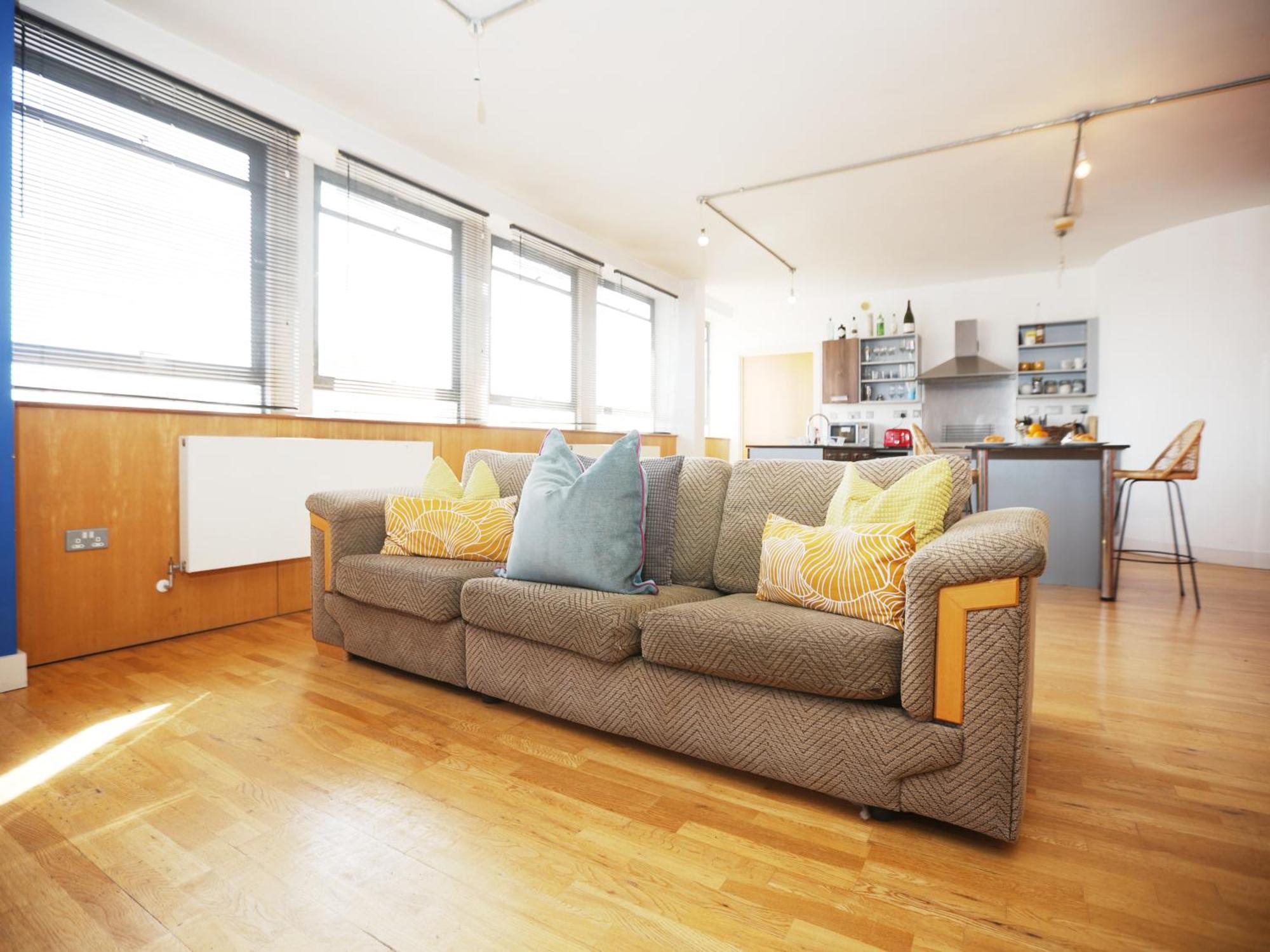 Bs2 Loft By N And N Ltd, Great Location Close To Cabot Circus, Centre And Hospital, Perfect For Workers, Nhs, Contractors