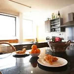 Bs2 Loft Apartment By N And N Stays Ltd, Great Location Close To Cabot Circus, Centre And Hospital, Perfect For Workers, Nhs, Contractors