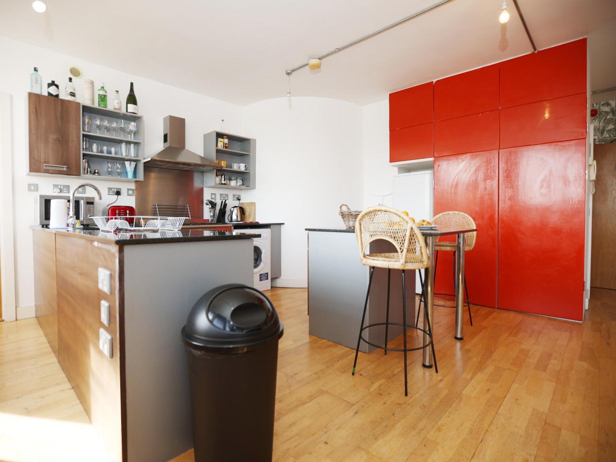 Bs2 Loft By N And N Ltd, Great Location Close To Cabot Circus, Centre And Hospital, Perfect For Workers, Nhs, Contractors * Bristol