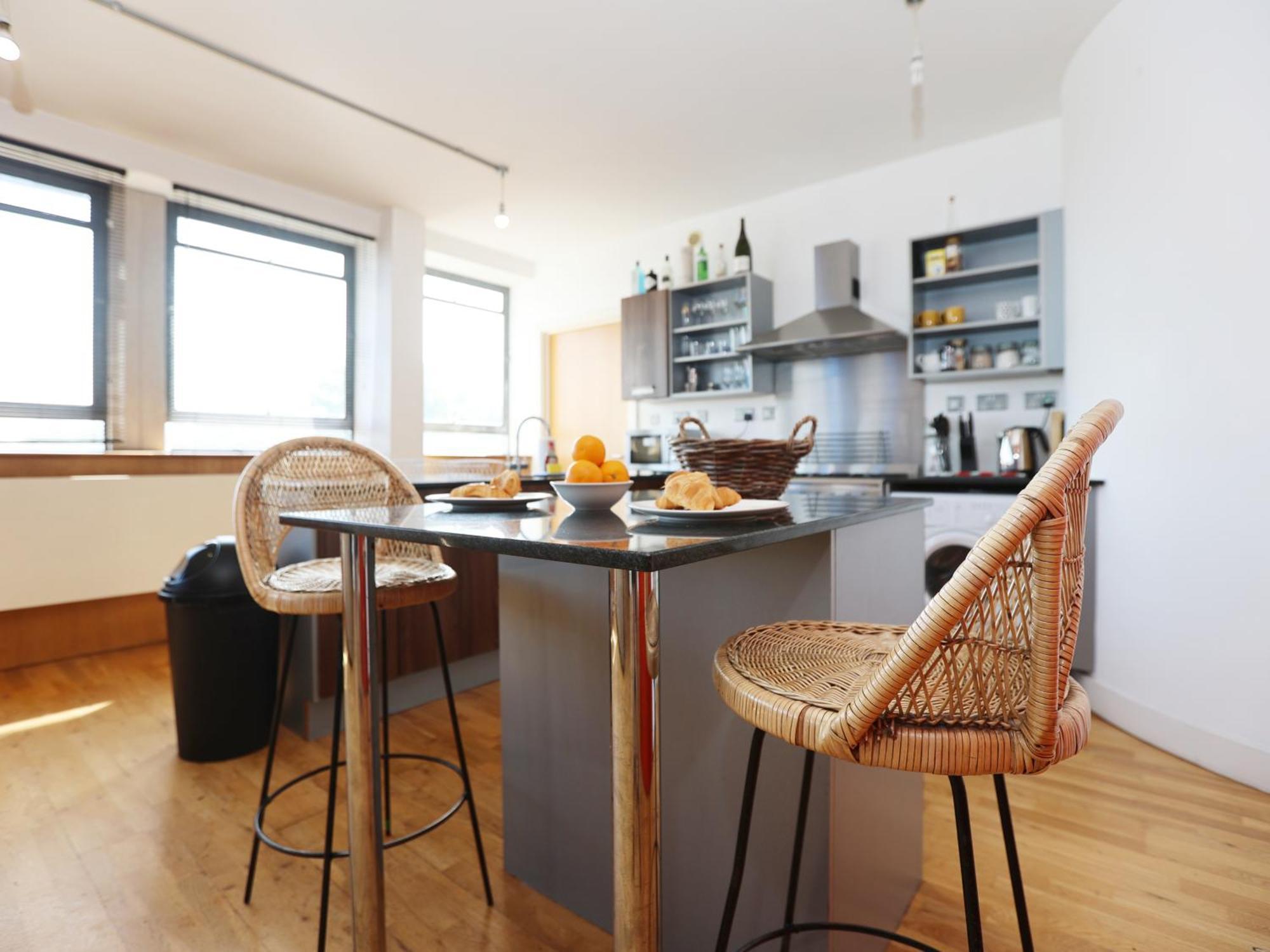 Bs2 Loft By N And N Ltd, Great Location Close To Cabot Circus, Centre And Hospital, Perfect For Workers, Nhs, Contractors *