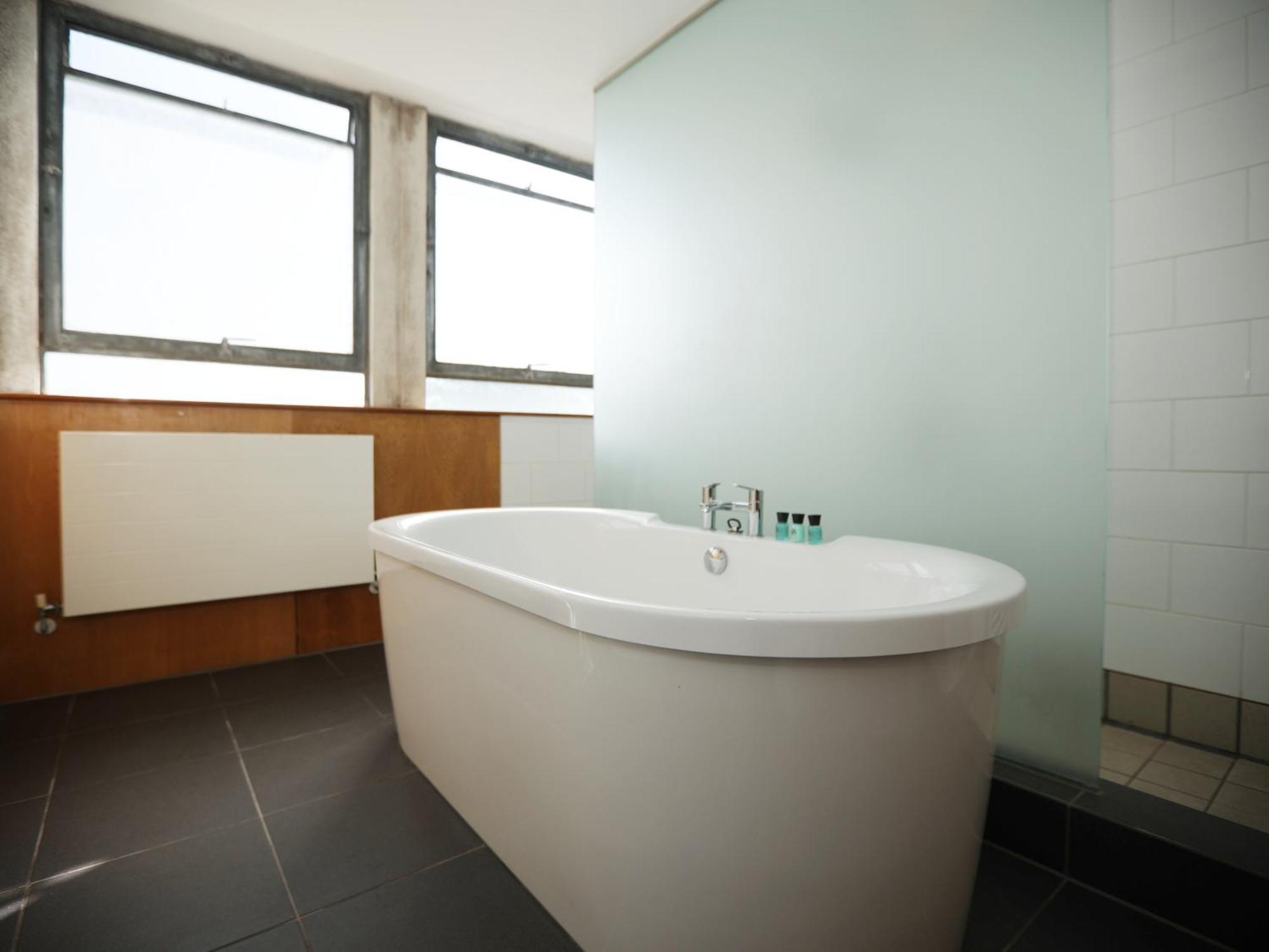 Bs2 Loft By N And N Ltd, Great Location Close To Cabot Circus, Centre And Hospital, Perfect For Workers, Nhs, Contractors Appartement *
